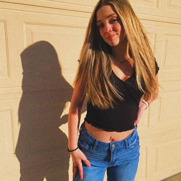 Meet your Posher, Kloe - Picture 1 of 1